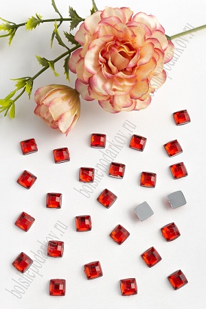 Стразы граненые 8 мм, квадратные (200 шт) SF-402, красный